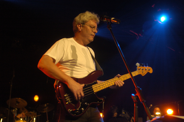 Bassist, S�nger, Hobby-Drummer und dienst�ltester Jackpot